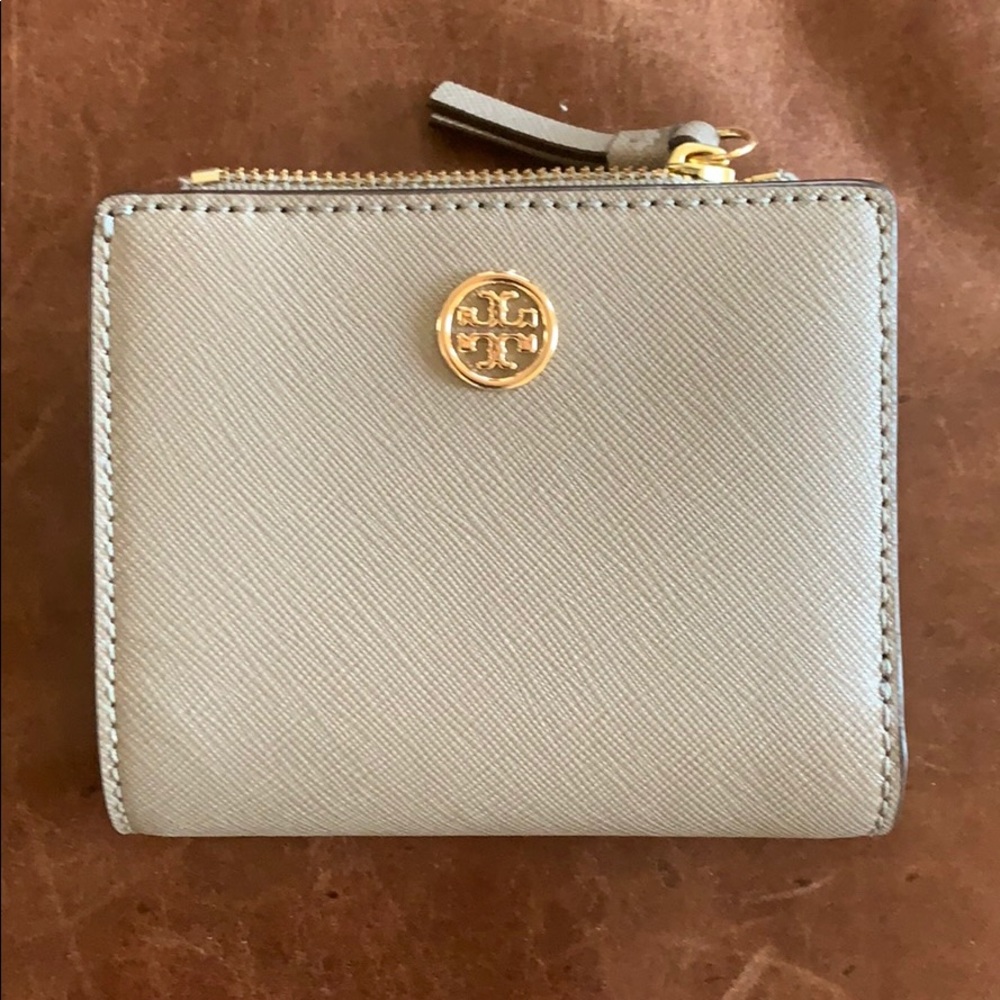 2 fold Tory Burch wallet